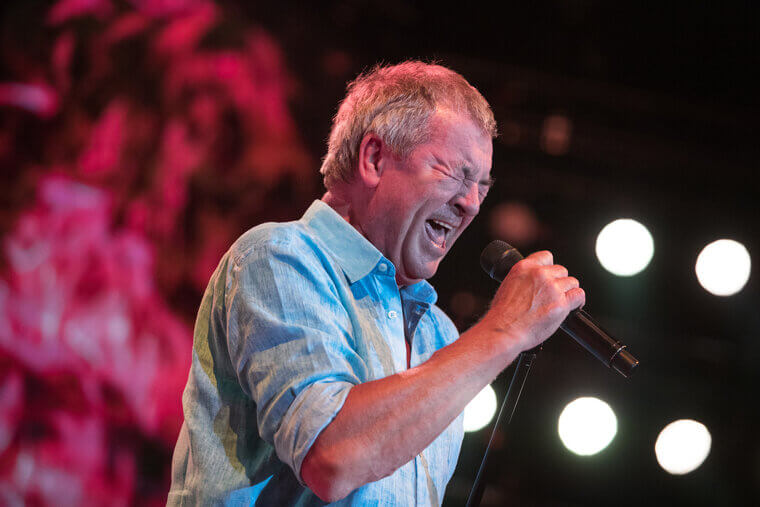 Ian Gillan Belts Out Classic Hits on Tour With Deep Purple
