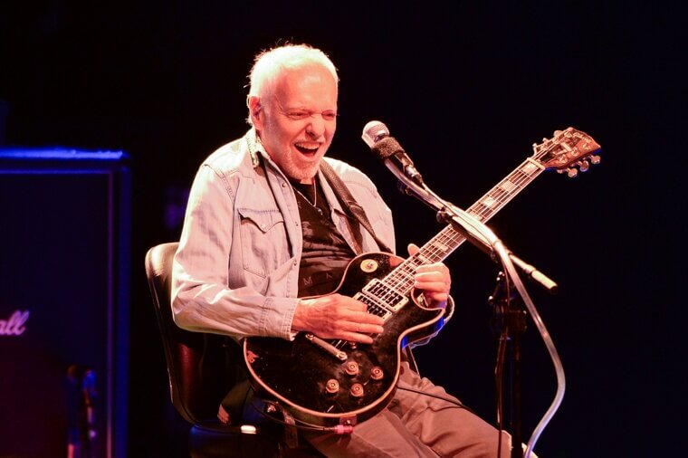 Peter Frampton Plays Soulful Guitar Solos Despite Facing Physical Health Challenges