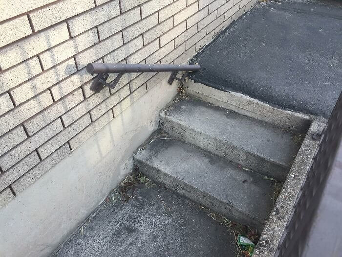 Reverse Handrails of Confusion