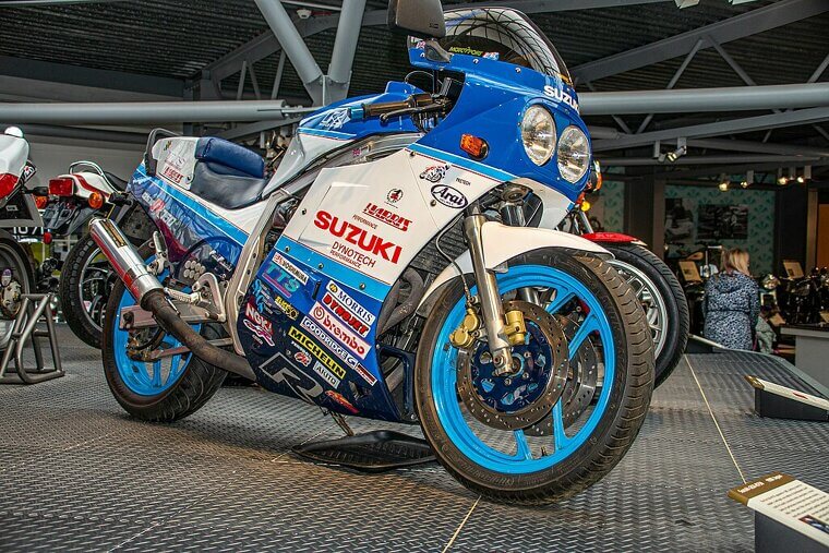 Suzuki GSX-R750 (1985)