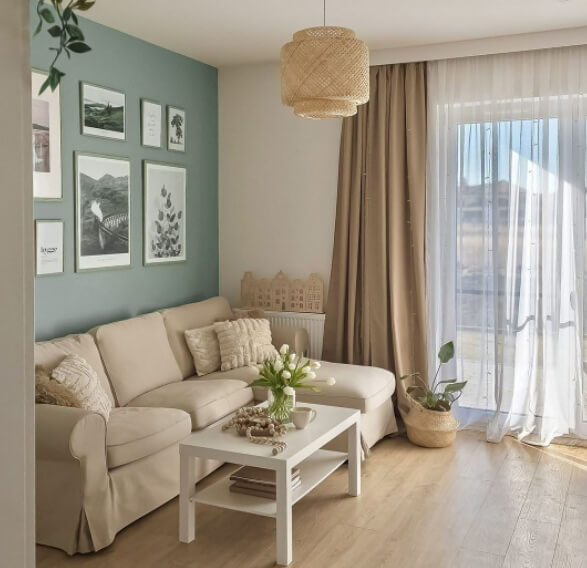 Protège les pièces en fermant les rideaux