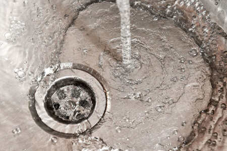 Scheinbar harmlose Gewohnheiten im Haus, die absolut nicht umweltfreundlich sind