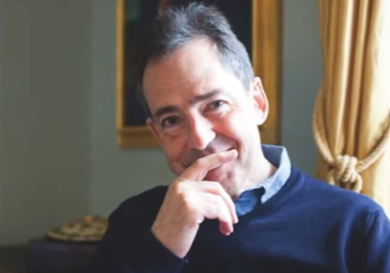 Etwas an der Brosche stach heraus