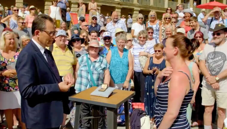 Die ganze Geschichte der Brosche