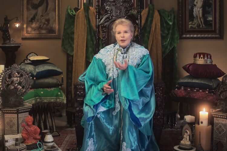 Mucho mucho Amor: The Legend of Walter Mercado