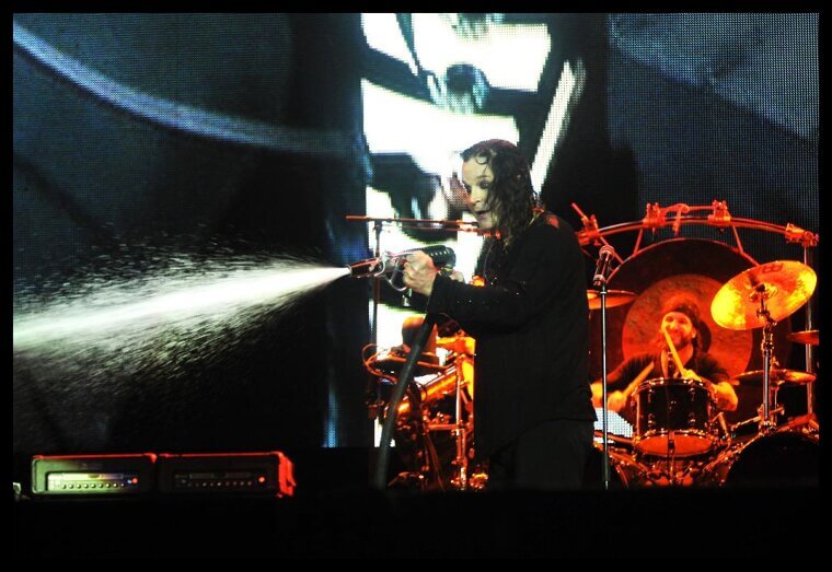 Spraying an Entire Concert Audience With a Foam Cannon