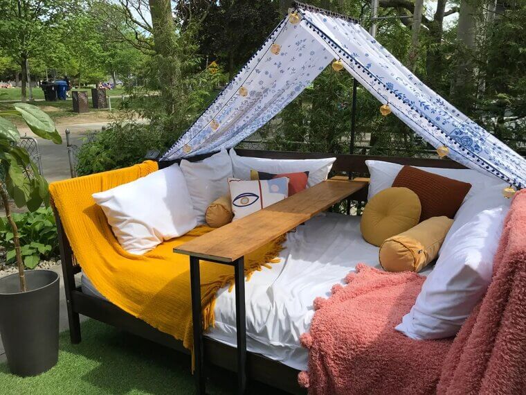DIY Outdoor Daybed