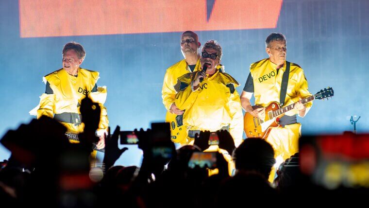 Devo Performs at a High School Dance in Square Pegs