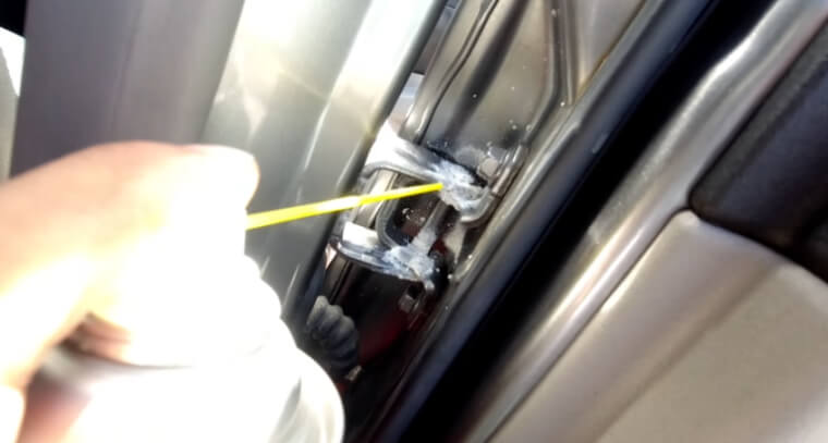 Lubricate Hinges With Cooking Spray