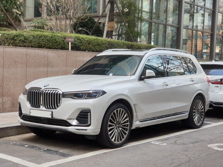 BMW X7's Crumbling iDrive System Repair Bills