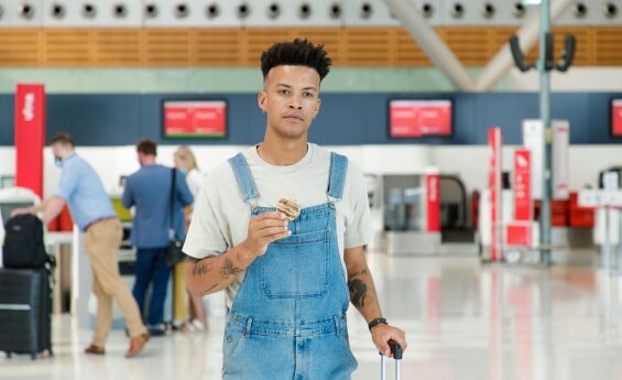 The Travel Habits of Today’s Kids That Quietly Frustrate Older, Seasoned Travelers