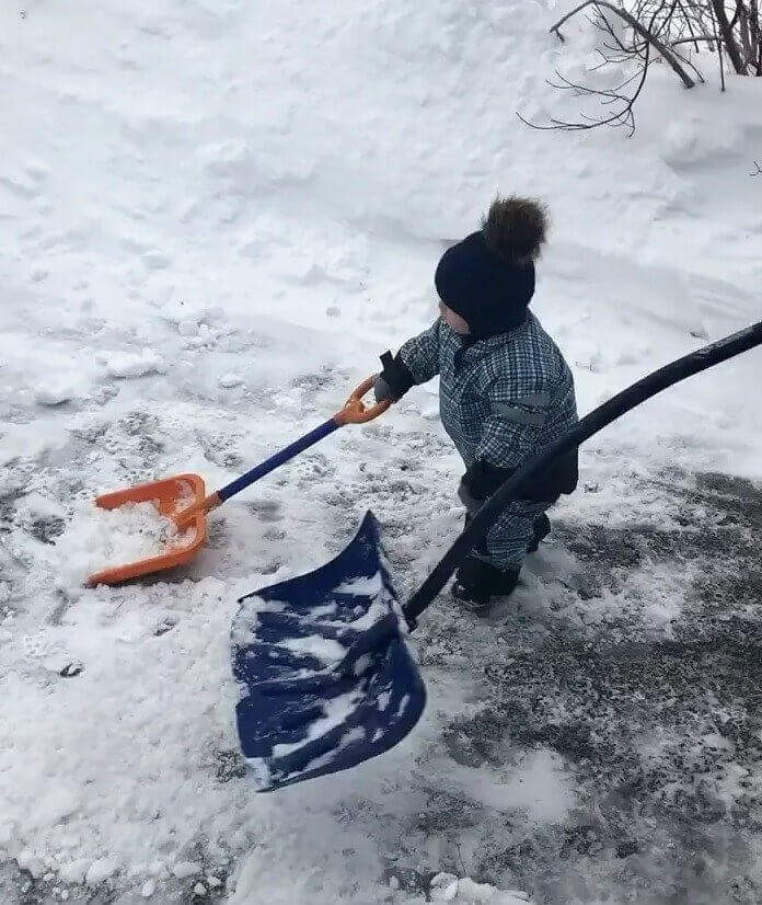 Grease Your Shovel for Easier Winter-Time Cleaning