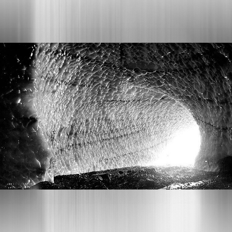 A csapat egy barlangra bukkan