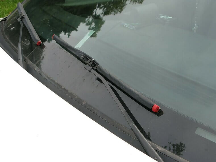 Replacing Windshield Wipers