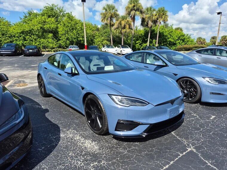 Tesla Model S Plaid: 390 Miles