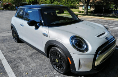 Popular Electric Cars Ranked by Their Driving Range