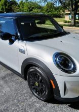 Popular Electric Cars Ranked by Their Driving Range