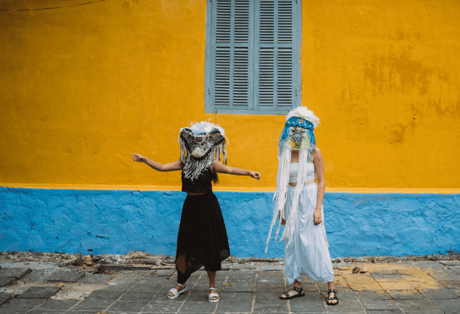 The Intersection of Fashion and Art: Exploring the World of Wearable Expression