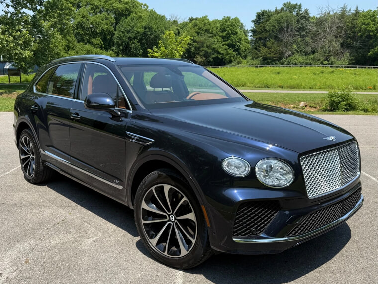 2022 Bentley Bentayga V8: $135,900