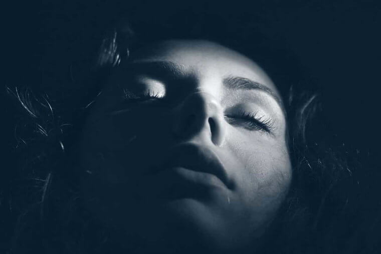 Por que você deve manter um diário dos sonhos