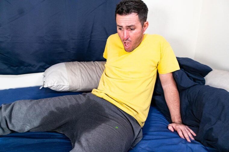 Molhar a cama quando adulto é mais comum (e assustador) do que você pensa