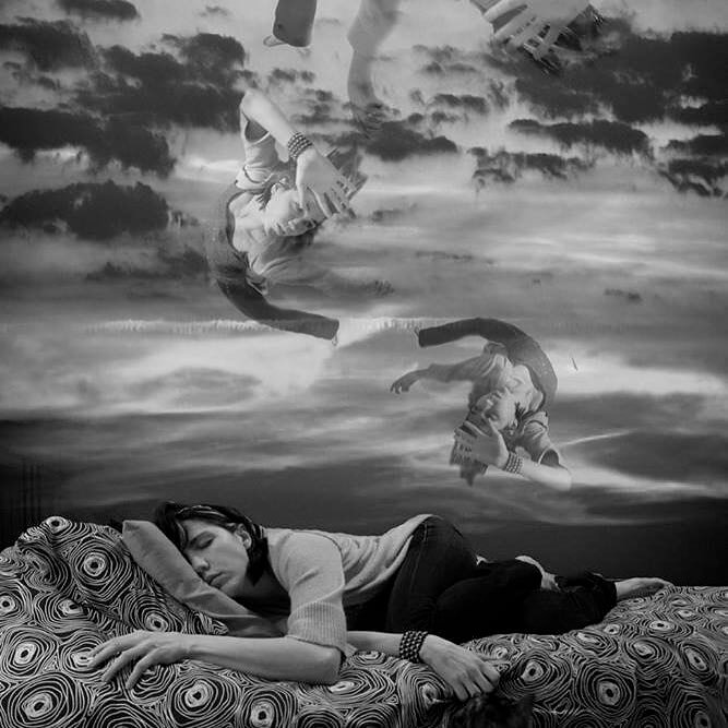 O significado por trás dos sonhos com quedas