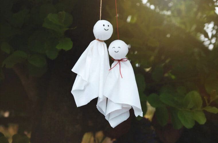 Teru Teru Bōzu Keeps Rain Away