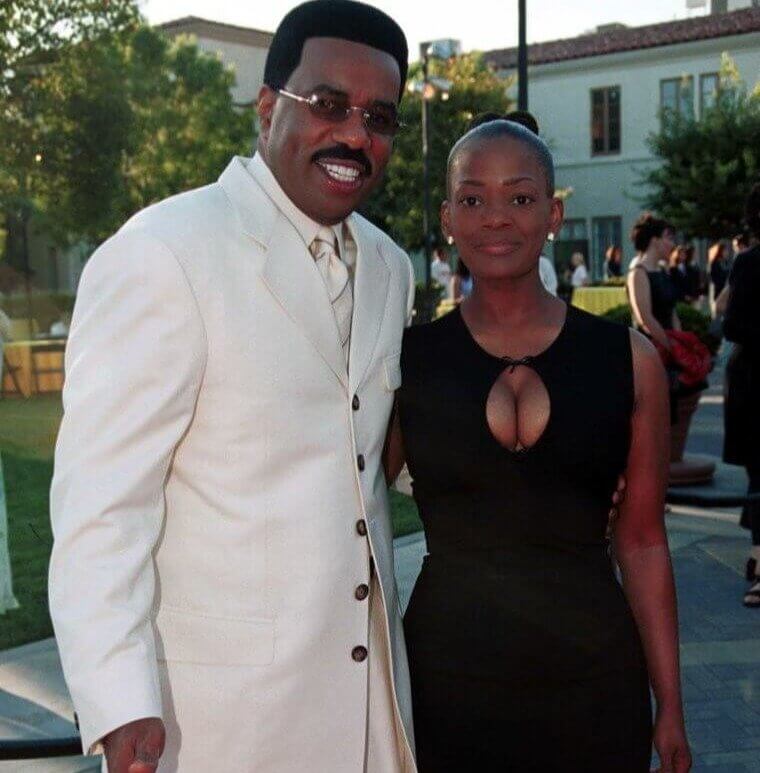 O passado tempestuoso de Steve Harvey está voltando para assombrá-lo