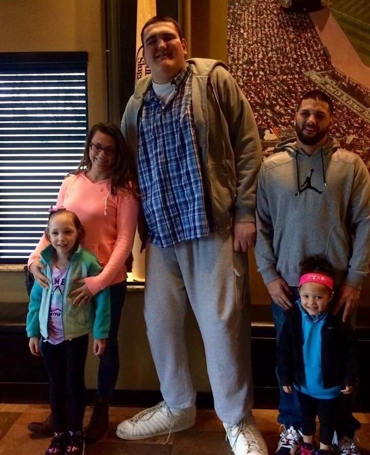 Broc Brown — 7'9'' (2. 36 M)