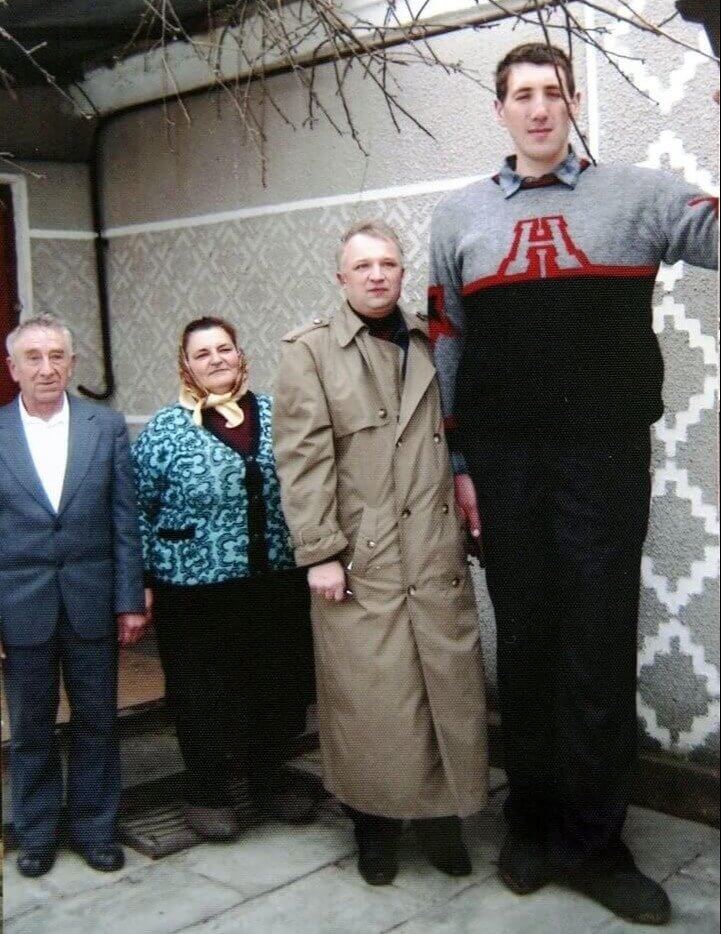 Leonid Stepanovych Stadnyk — 8'5'' (2. 56 M)