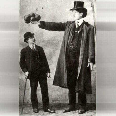 Édouard Beaupré — 8'3'' (2. 51 M)