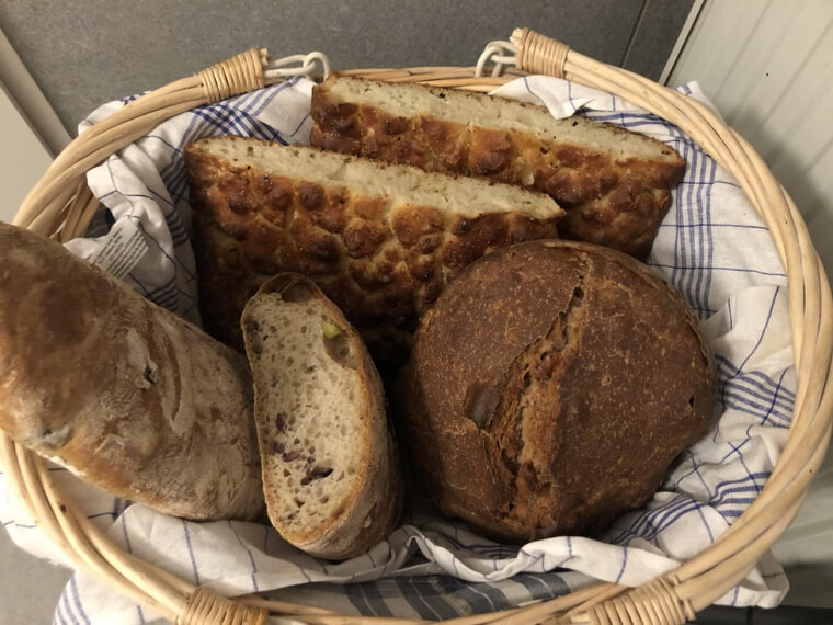 Reused Bread and Dirty Garnish