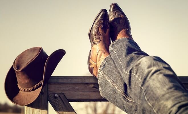 Heartwarming Ways Country Stars Secretly Gave Back to Their Hometowns and Fans
