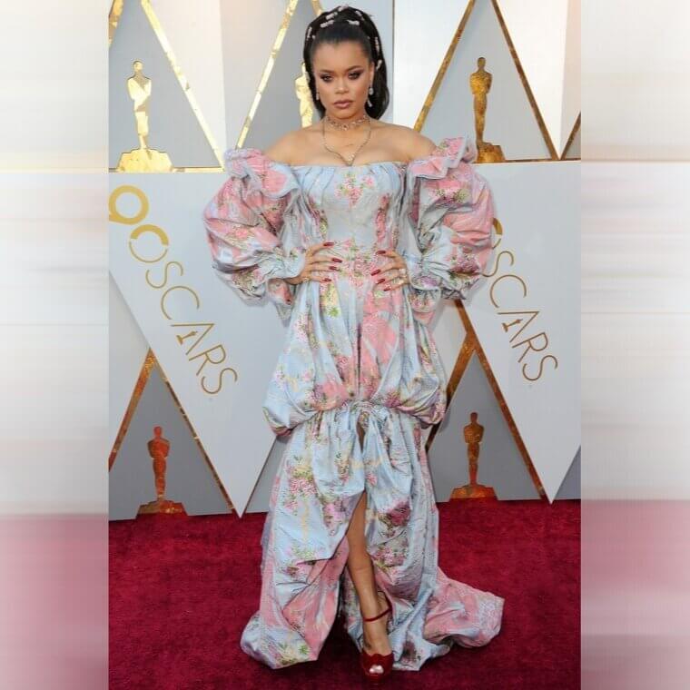 Andra Day (2018): Dressed as a Haunted Victorian Sofa and Literally Laid Down on Her Dress