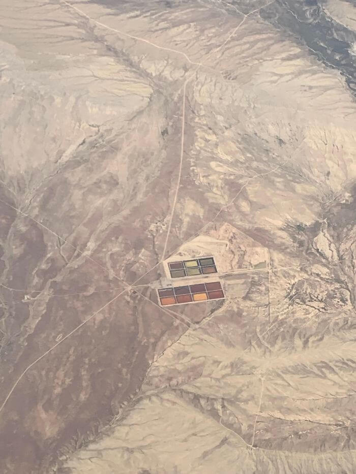 Parece Um Kit de Maquiagem Enorme