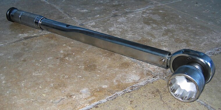 Torque Wrenches (1/4″ and 1/2″)