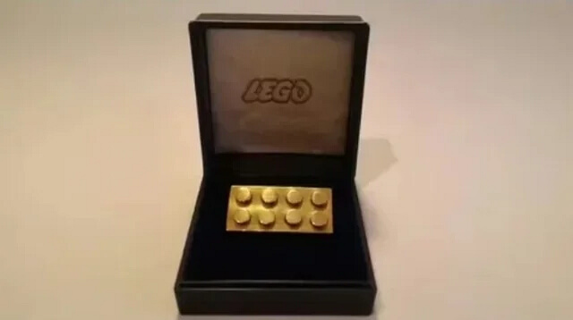 Un diminuto ladrillo de oro que alcanz贸 los 19.793 d贸lares