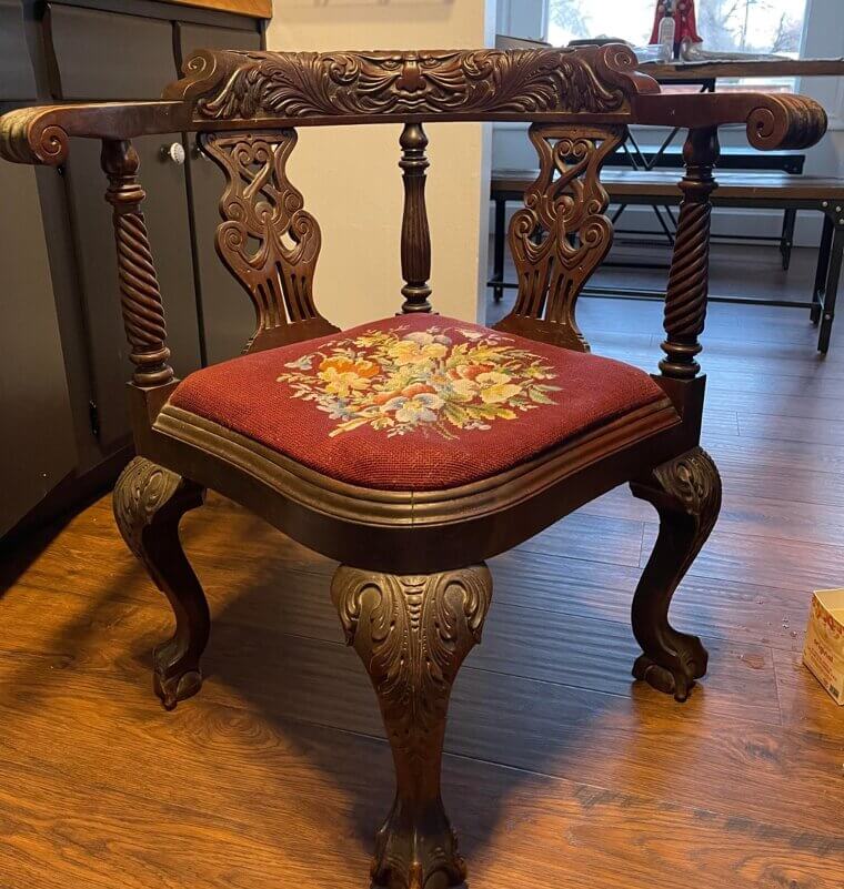 Estas extra帽as sillas alcanzaron silenciosamente los 64.000 d贸lares