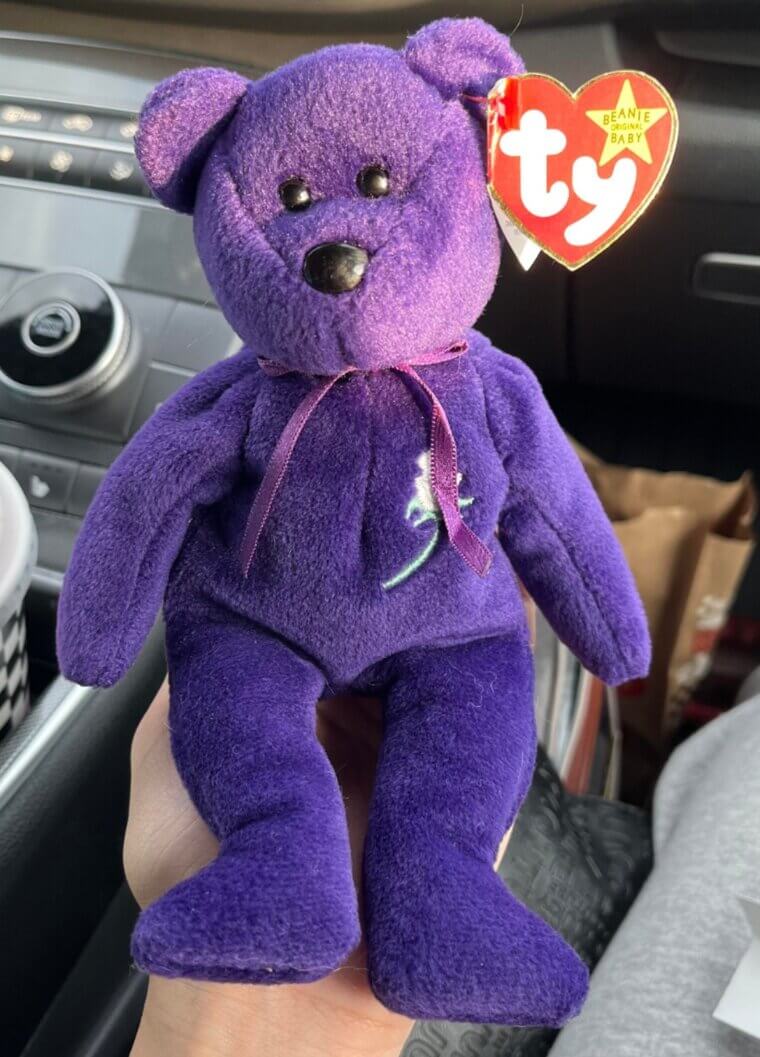 Este peque帽o oso de peluche alcanz贸 de alguna manera los 200.000 d贸lares