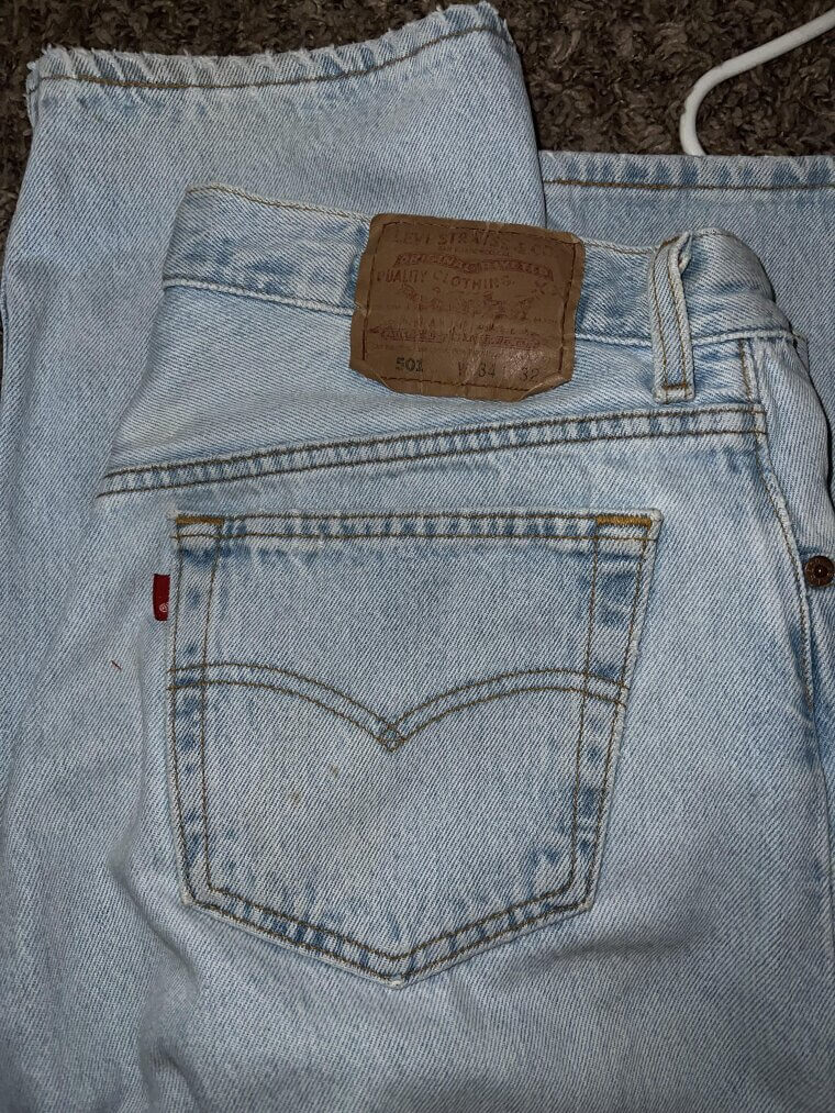 De alguna manera, estos viejos vaqueros se vendieron por 60.000 d贸lares