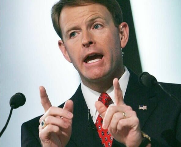 神がゲイの人たちを罰するために災害をもたらすと信じているキリスト教徒