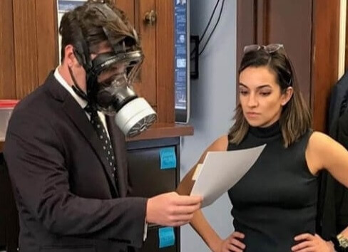 コロナウイルスとガスマスク