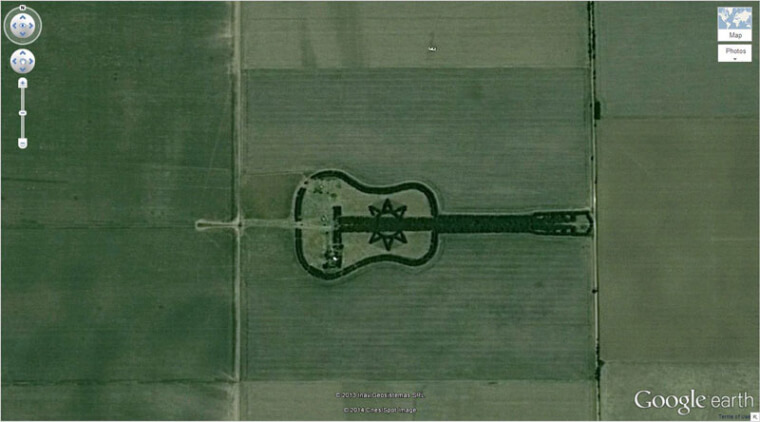 Floresta Em Forma De Violão