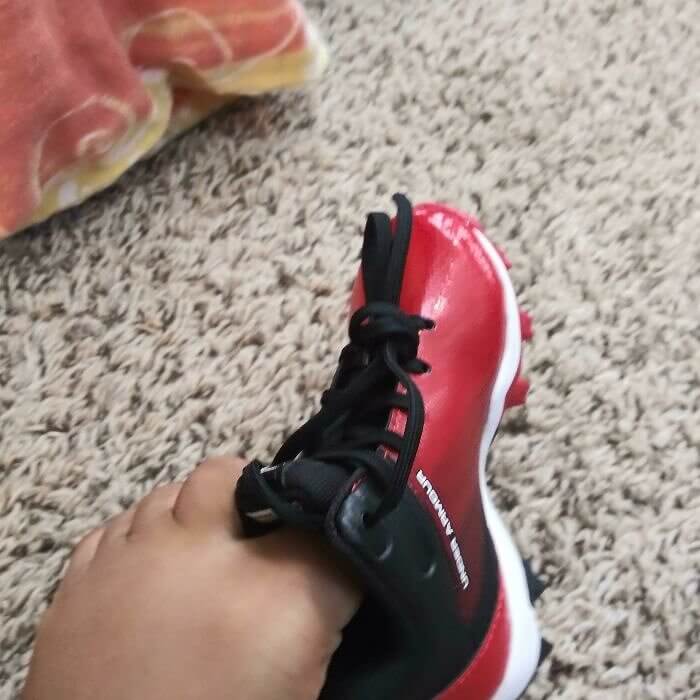 La chaussure convient parfaitement à l'orteil