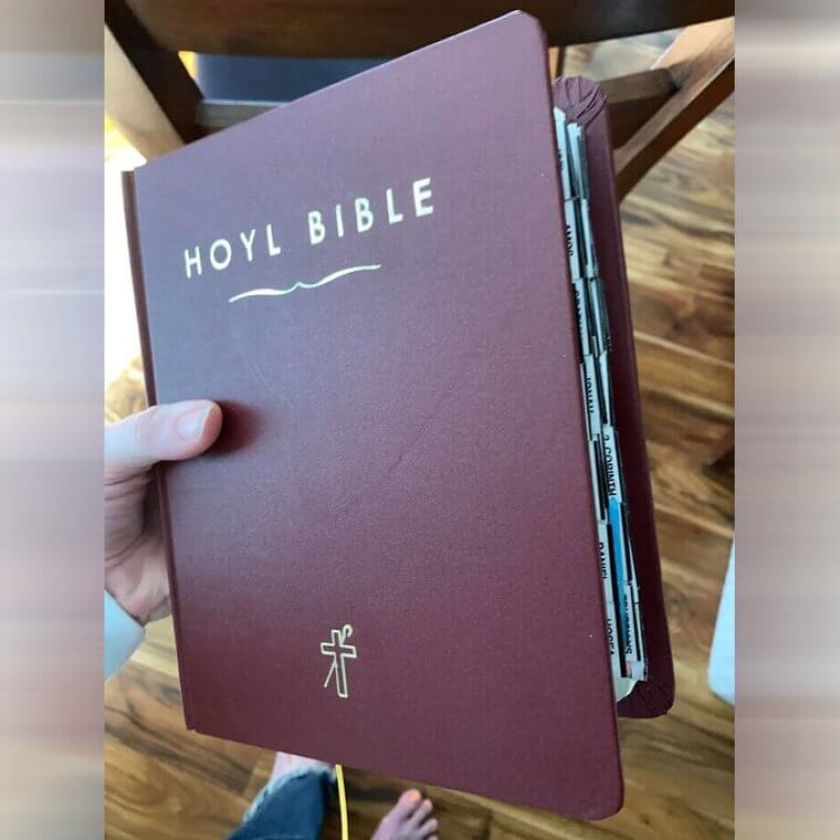 C'est une Bible Hoyl