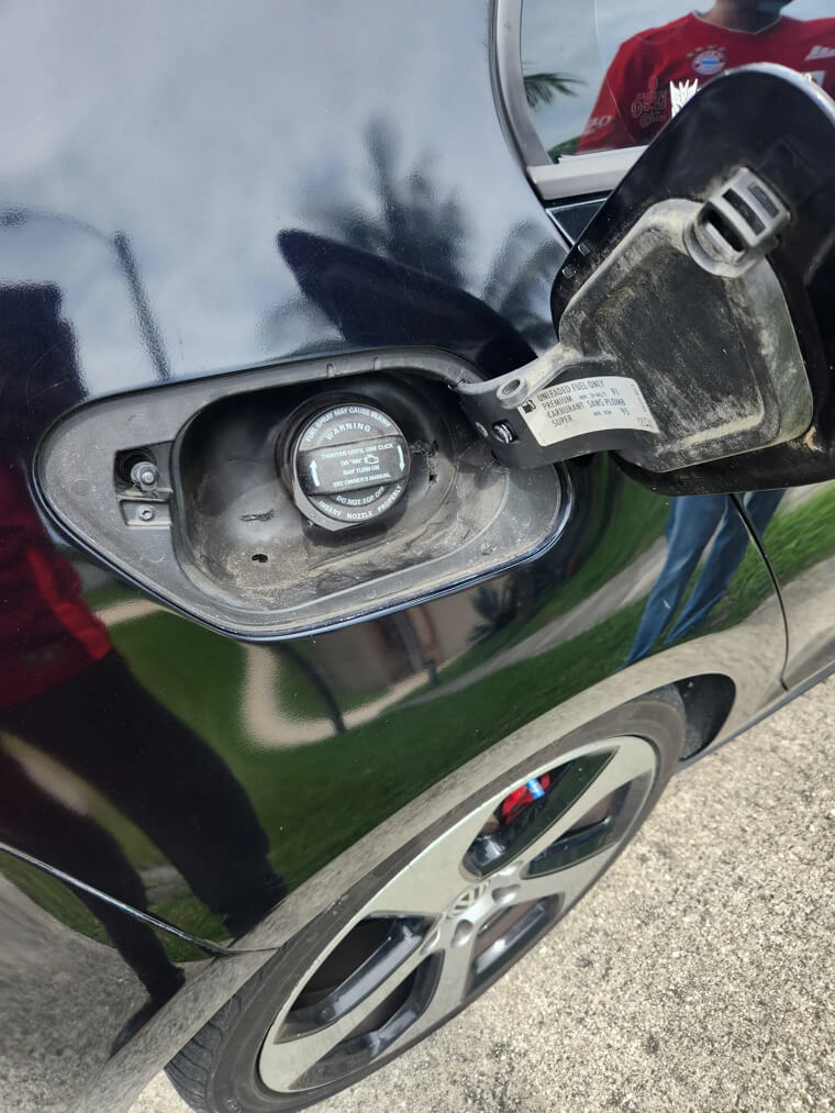 Replacing the Fuel Pump