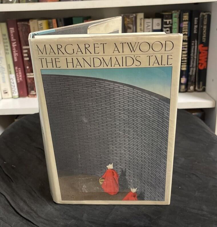 14. "The Handmaid's Tale" von Margaret Atwood