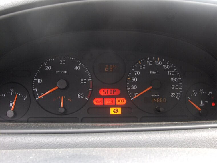 Never Ignore Your Dashboard Warning Lights When Driving