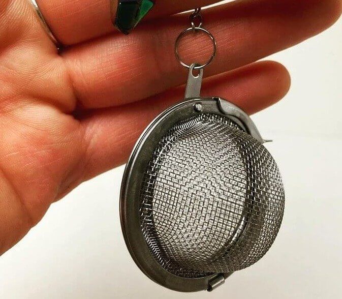 Use um coador de chá para propagar