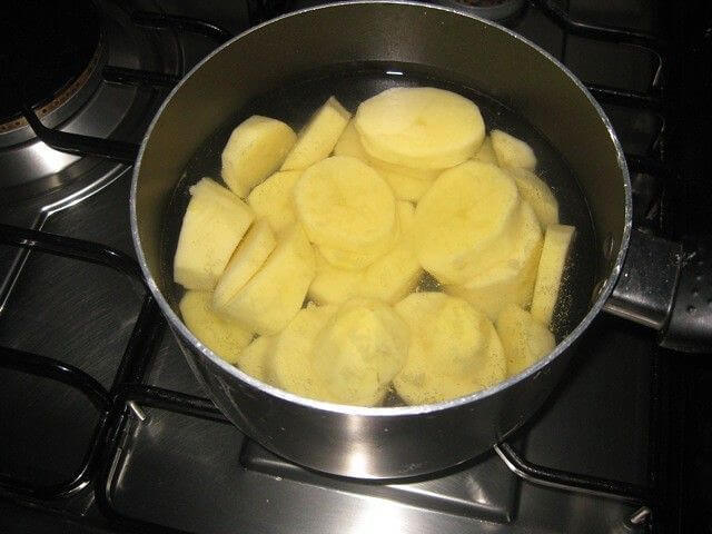 Use a água do cozimento como fertilizante